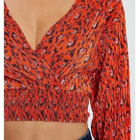 NWT Urban Outfitters Floral Plisse Wrap Crop Top - Picture 3 of 8